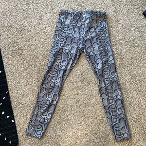 Avia sport leggings like new size L- with print